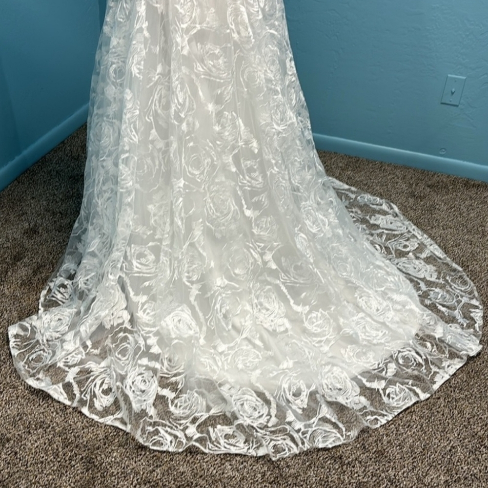 WEDDING DRESS - Picture 7 of 8